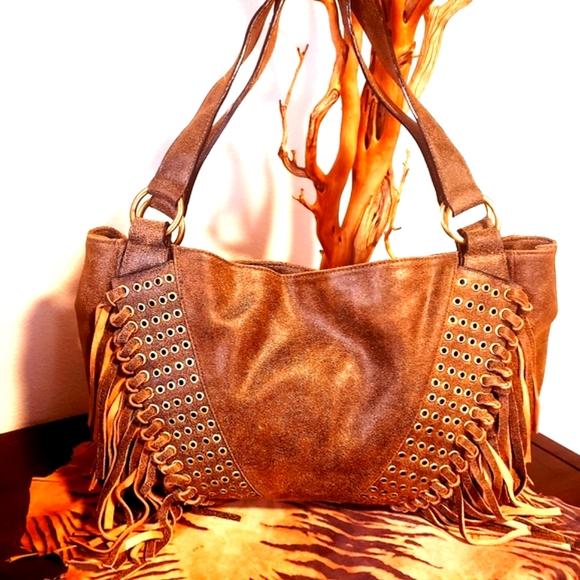THE FIND- Distressed Tan/Brn Fringe Grommet Handbag - Picture 3 of 11